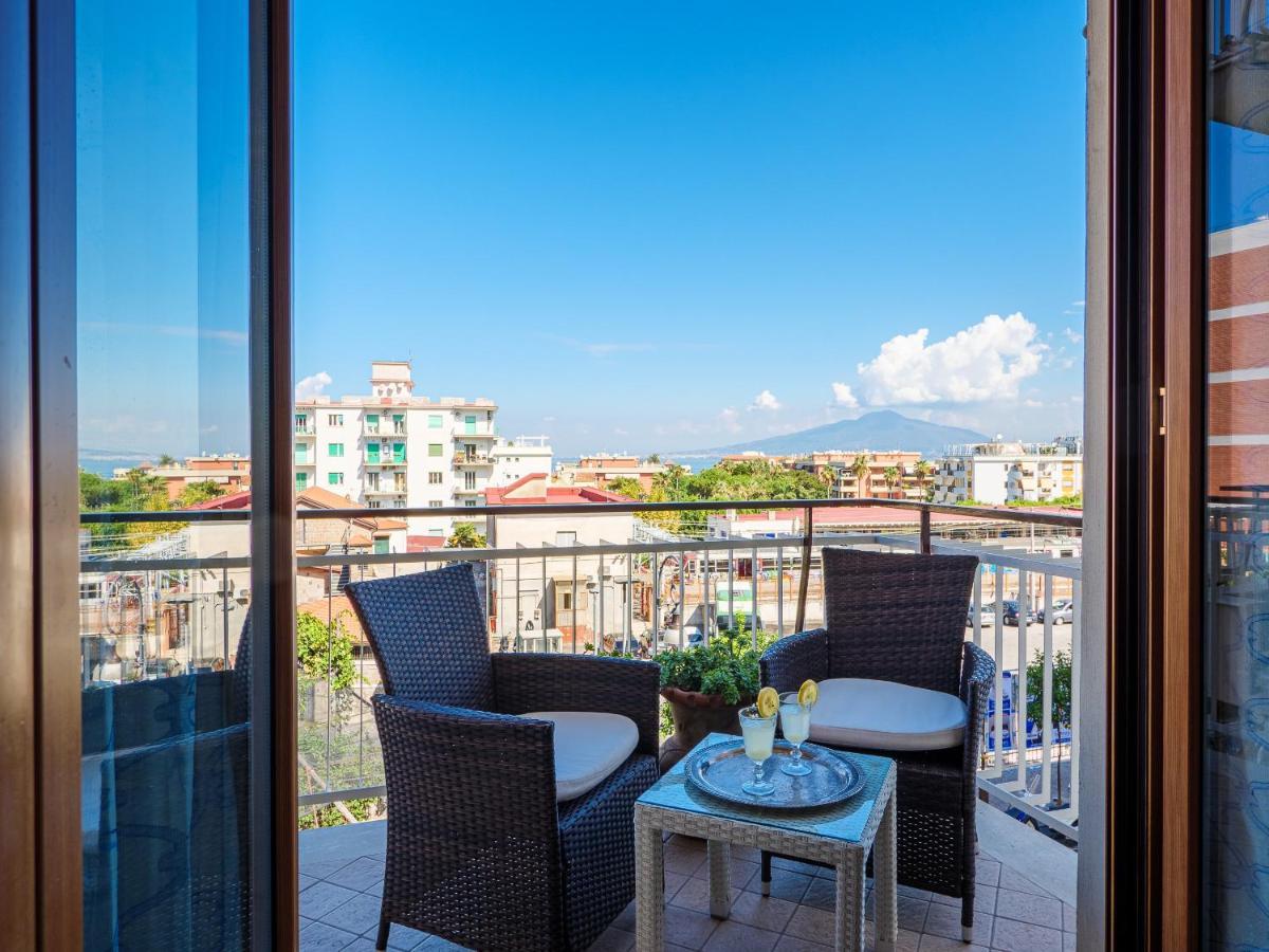 Aranci Apt 67 - Sorrento Centre And Vesuvius View المظهر الخارجي الصورة